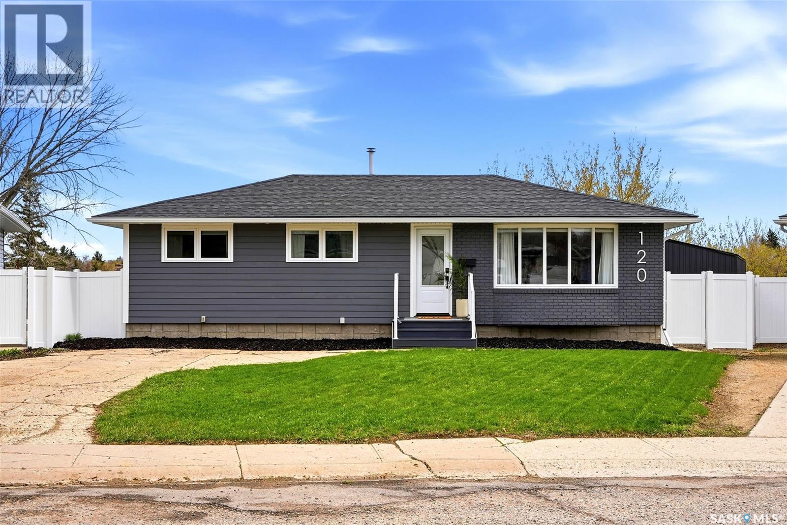120 Eden Avenue, Regina, Saskatchewan  S4T 7A5 - Photo 2 - SK036559