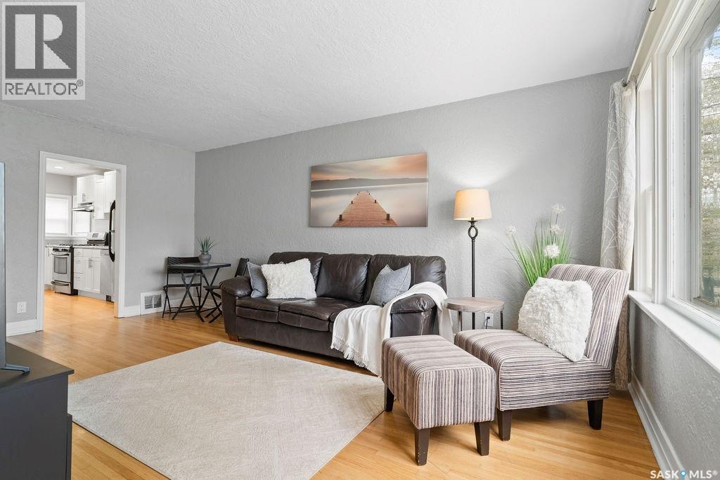 2111 Queen Street, Regina, Saskatchewan  S4T 4C4 - Photo 3 - SK036482