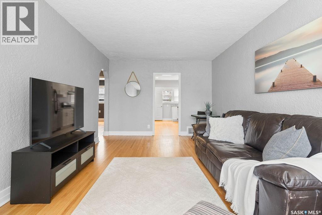 2111 Queen Street, Regina, Saskatchewan  S4T 4C4 - Photo 4 - SK036482