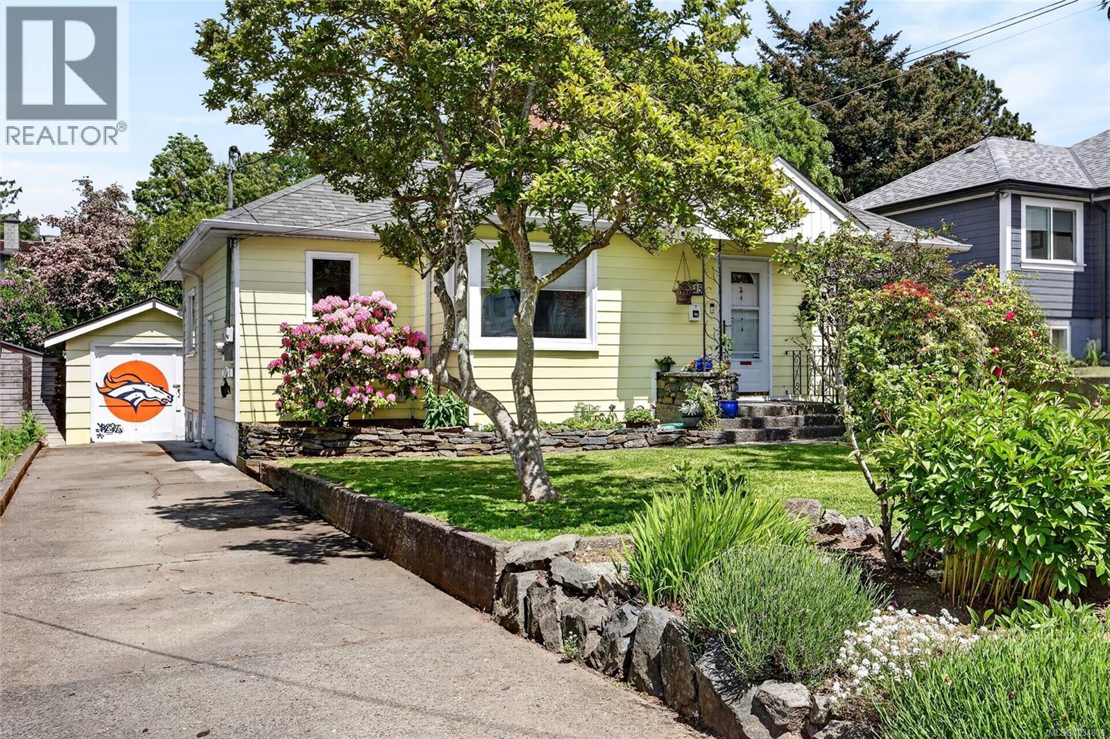 415 Dundas St, Victoria, British Columbia  V9A 3K1 - Photo 2 - 1034806