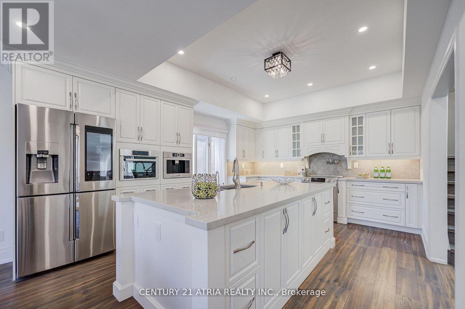27 Denlow Boulevard, Toronto, Ontario  M3B 1P5 - Photo 4 - C13153796