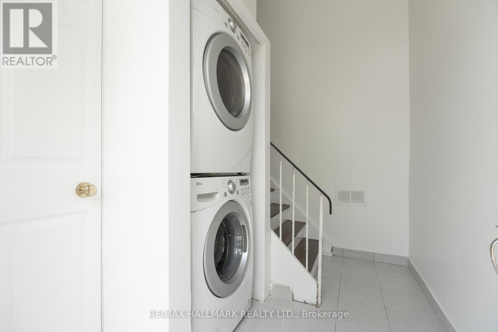 Upper - 243 Apache Trail, Toronto, Ontario  M2H 2W3 - Photo 19 - C13153878