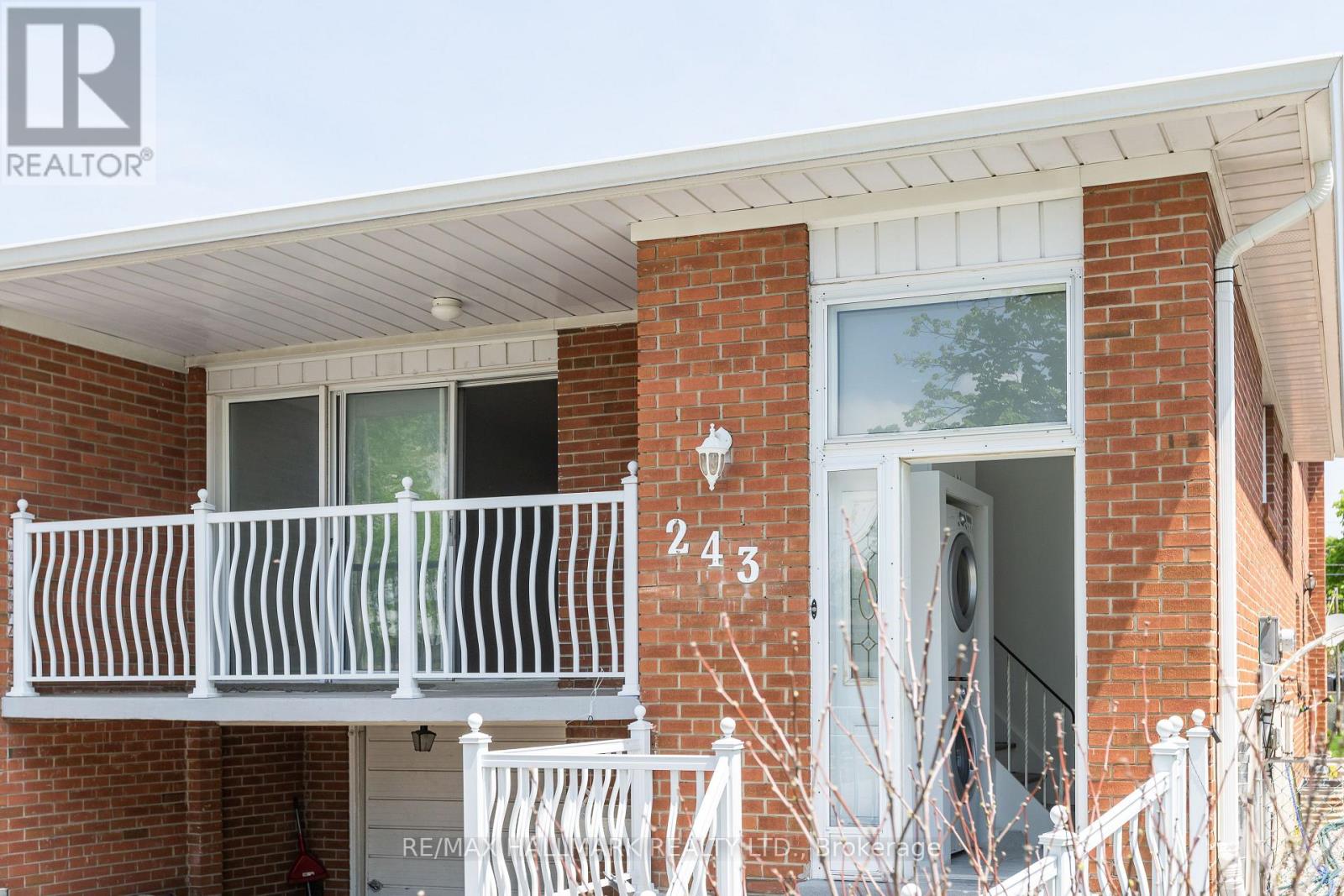 Upper - 243 Apache Trail, Toronto, Ontario  M2H 2W3 - Photo 2 - C13153878