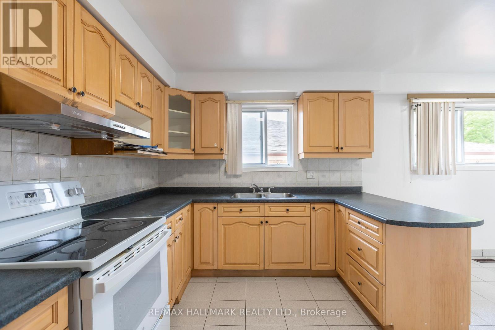 Upper - 243 Apache Trail, Toronto, Ontario  M2H 2W3 - Photo 8 - C13153878