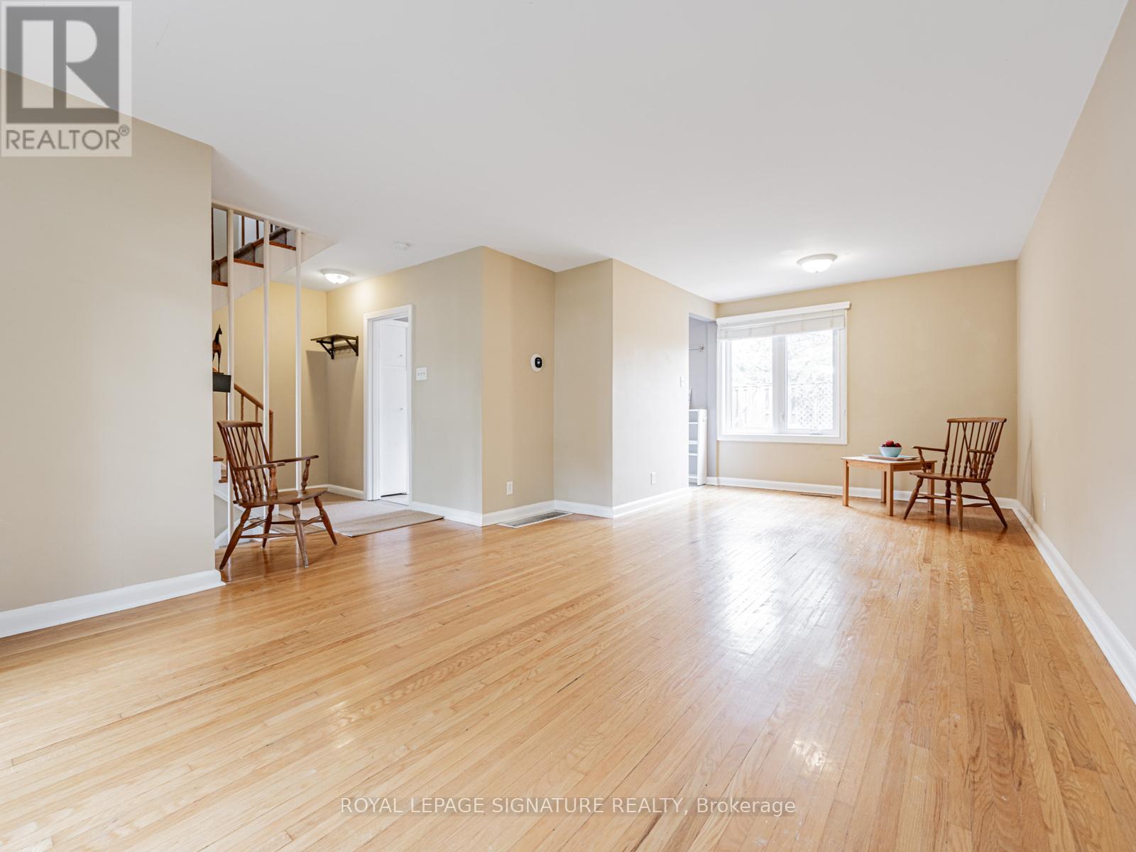 4 Burdock Lane, Toronto, Ontario  M3C 2G5 - Photo 5 - C13154074