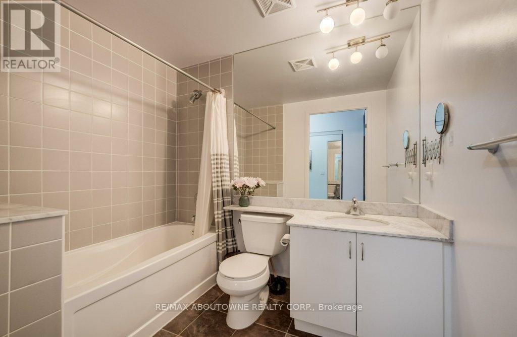 3008 - 215 Fort York Boulevard, Toronto, Ontario  M5V 4A2 - Photo 13 - C13154212