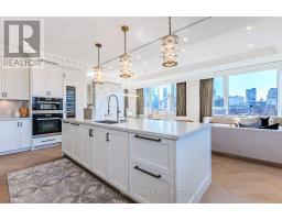 602 - 128 HAZELTON AVENUE, Toronto, Ontario