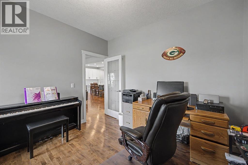 8 Ypres Lane SW, Calgary, Alberta  T2T 6M9 - Photo 11 - A2306239