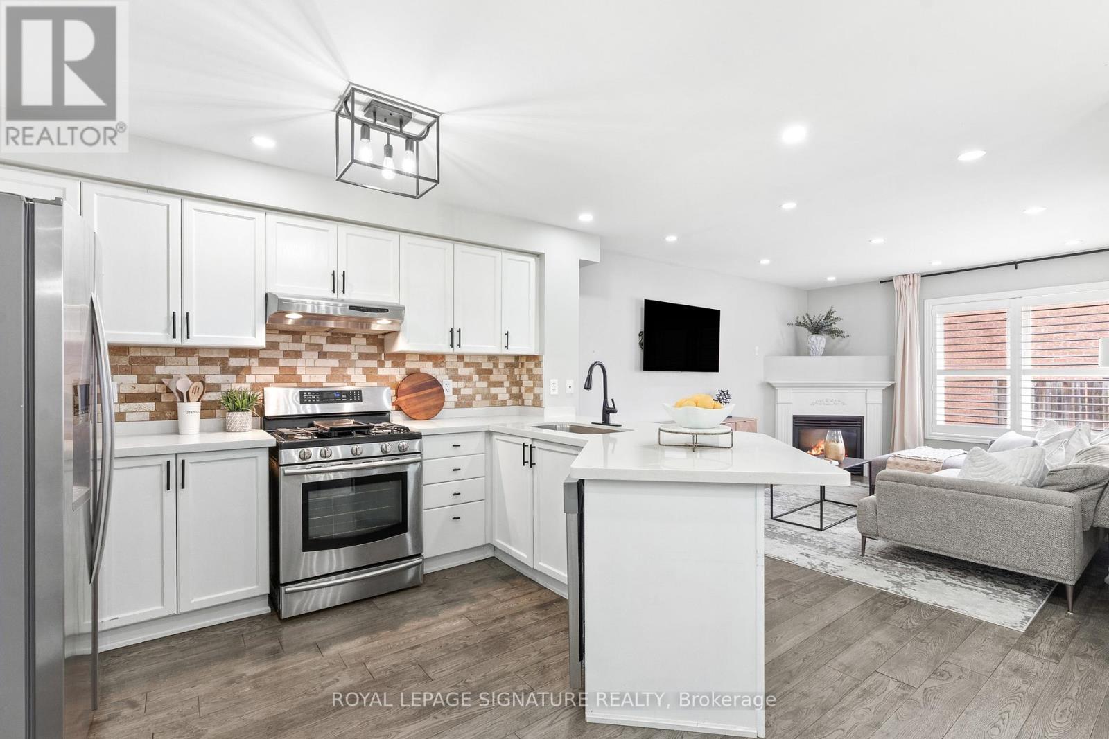 34 Keywood Street, Ajax, Ontario  L1Z 2E4 - Photo 4 - E13154192