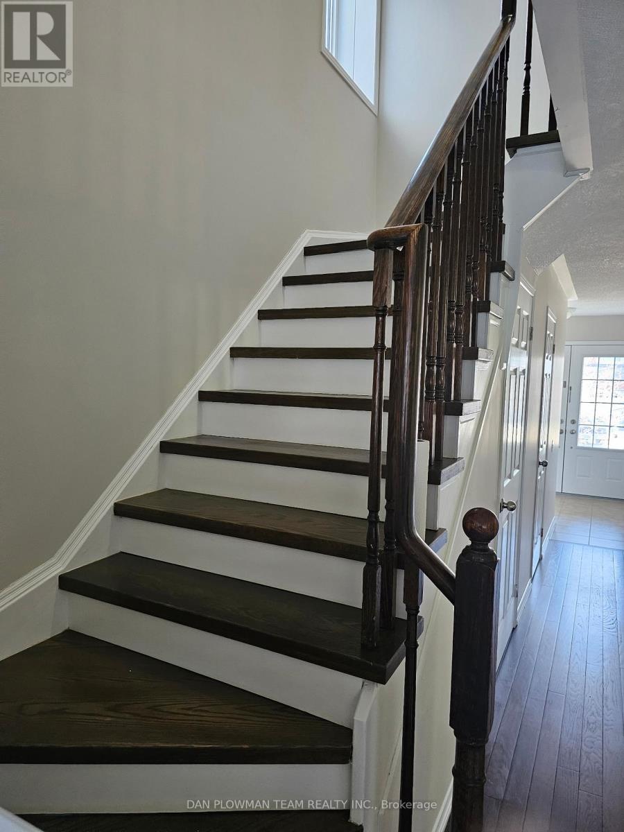 150 Dance Act Avenue, Oshawa, Ontario  L1L 0H4 - Photo 2 - E13154376