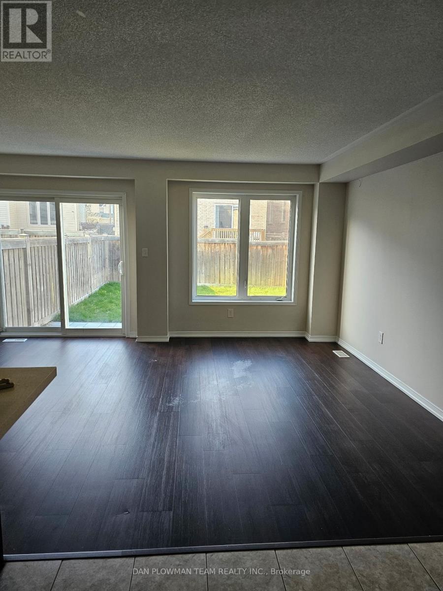 150 Dance Act Avenue, Oshawa, Ontario  L1L 0H4 - Photo 4 - E13154376