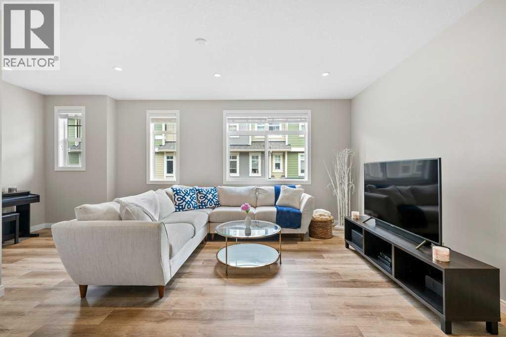 205 Wentworth Row SW, Calgary, Alberta  T3H 1Y1 - Photo 3 - A2312427