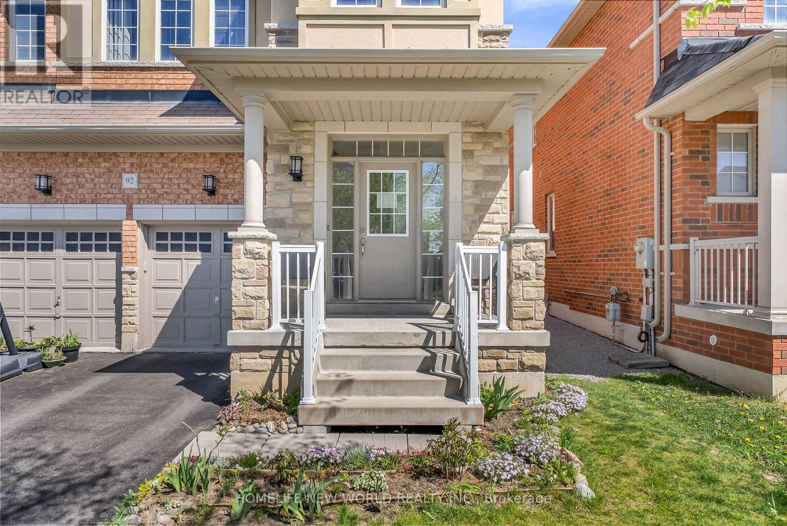92 Estrella Crescent S, Richmond Hill, Ontario  L4E 0S3 - Photo 2 - N13153900