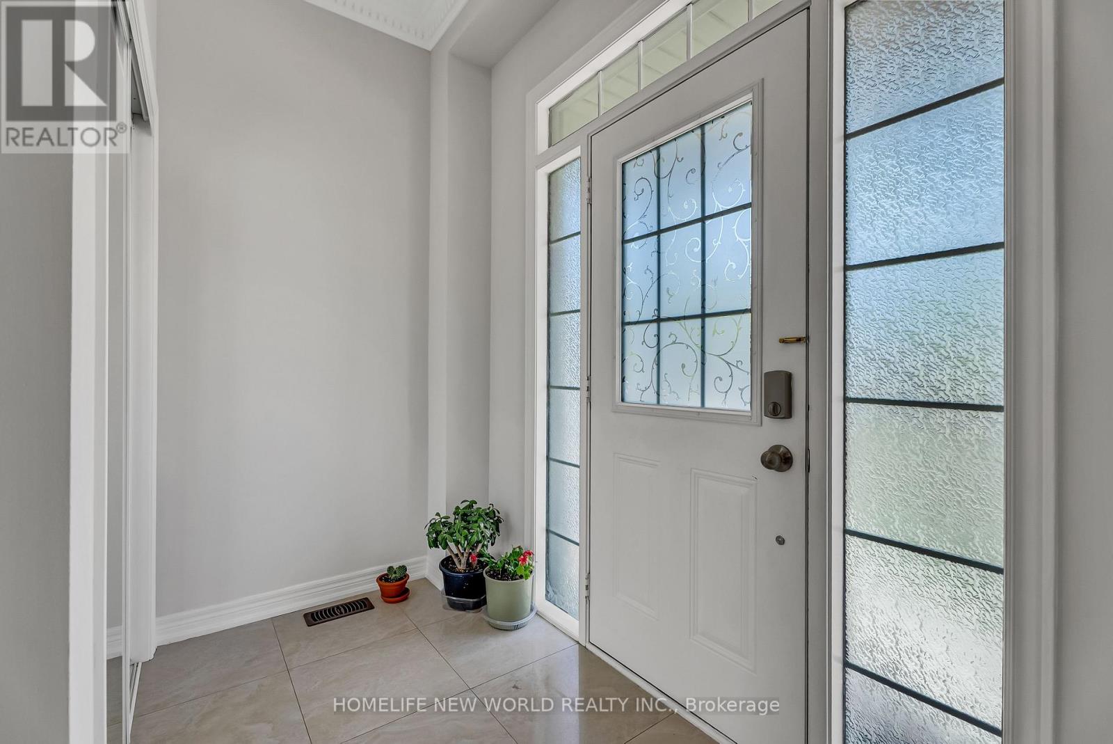 92 Estrella Crescent S, Richmond Hill, Ontario  L4E 0S3 - Photo 4 - N13153900