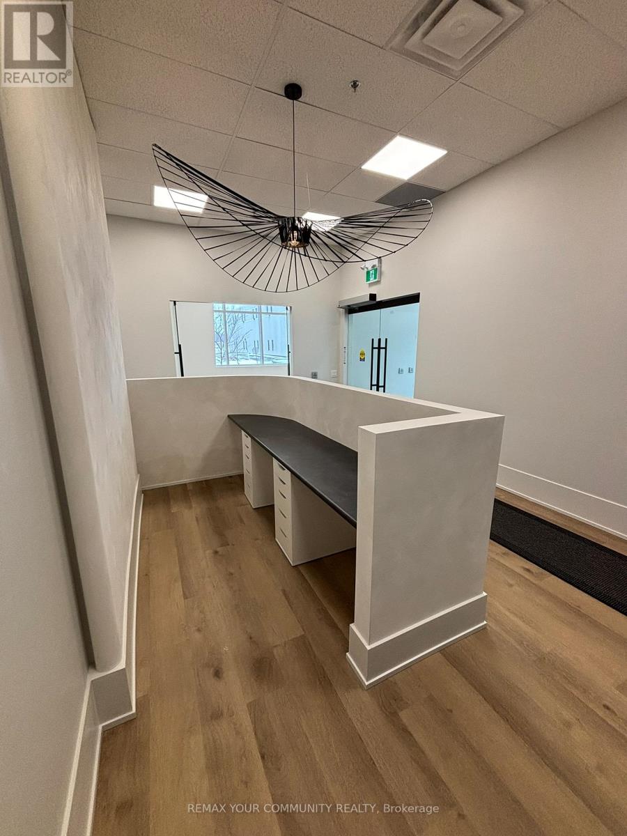 Unit 1 - 135 Addison Hall Circle, Aurora, Ontario L4G 3X8 - Photo 3 - N13153972