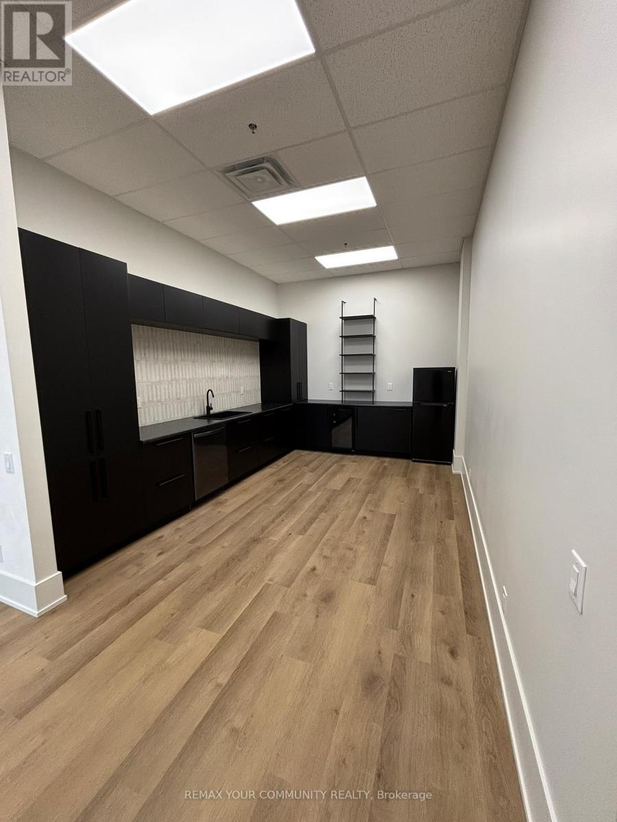 Unit 1 - 135 Addison Hall Circle, Aurora, Ontario L4G 3X8 - Photo 7 - N13153972