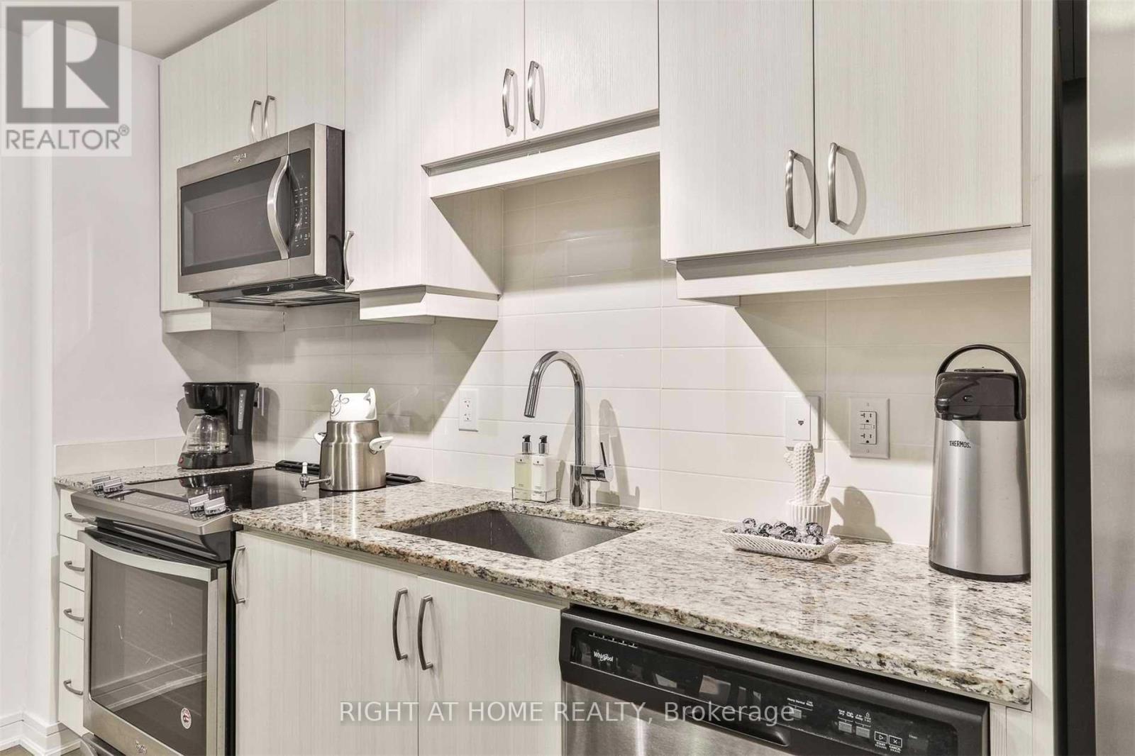 Se320 - 9199 Yonge Street, Richmond Hill, Ontario  L4C 1H7 - Photo 2 - N13154098