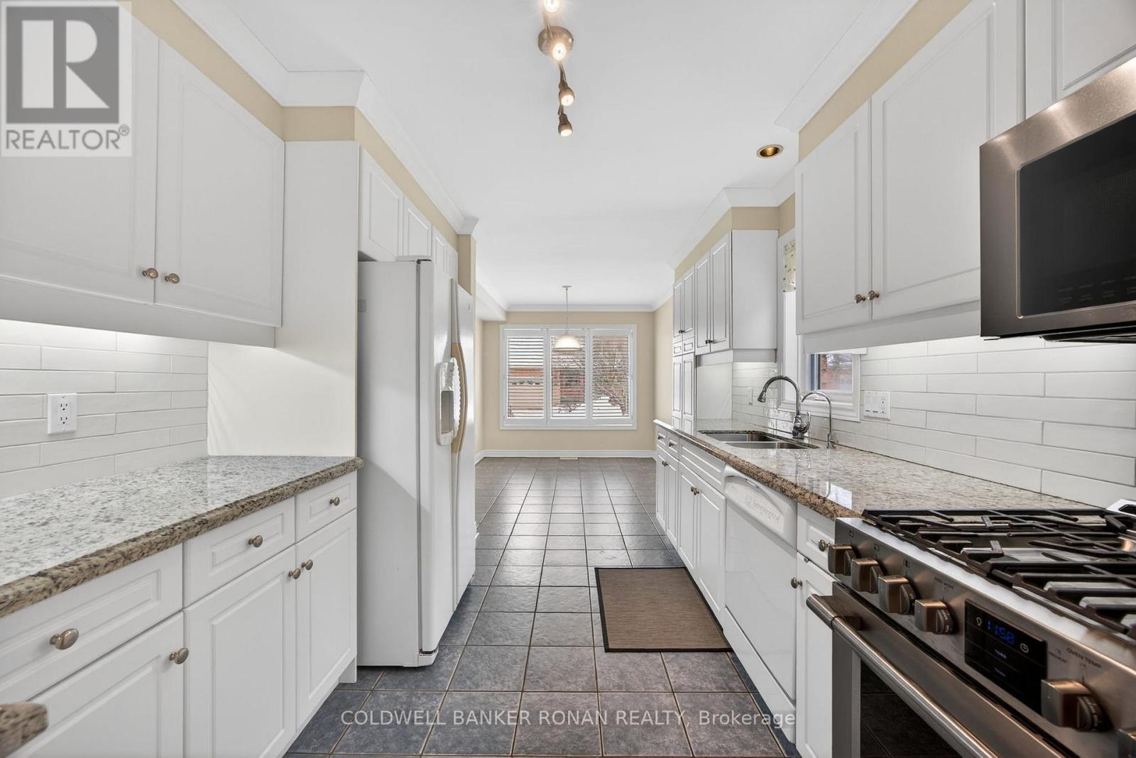 14 Via Amici, New Tecumseth, Ontario  L9R 2B4 - Photo 10 - N13154292