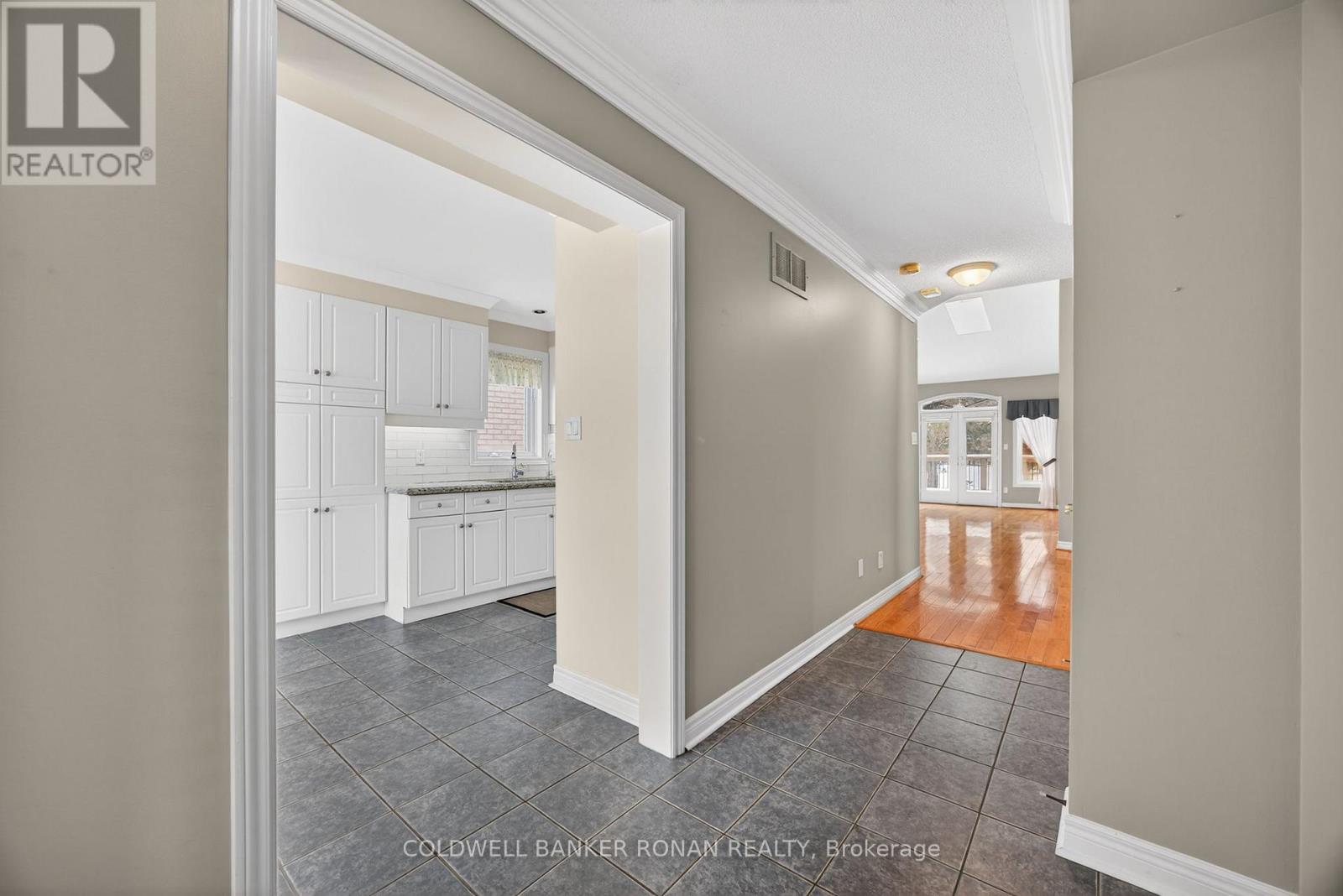 14 Via Amici, New Tecumseth, Ontario  L9R 2B4 - Photo 6 - N13154292