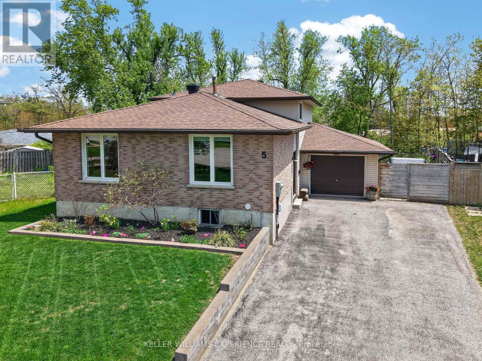 5 ATWOOD COURT, Barrie, Ontario