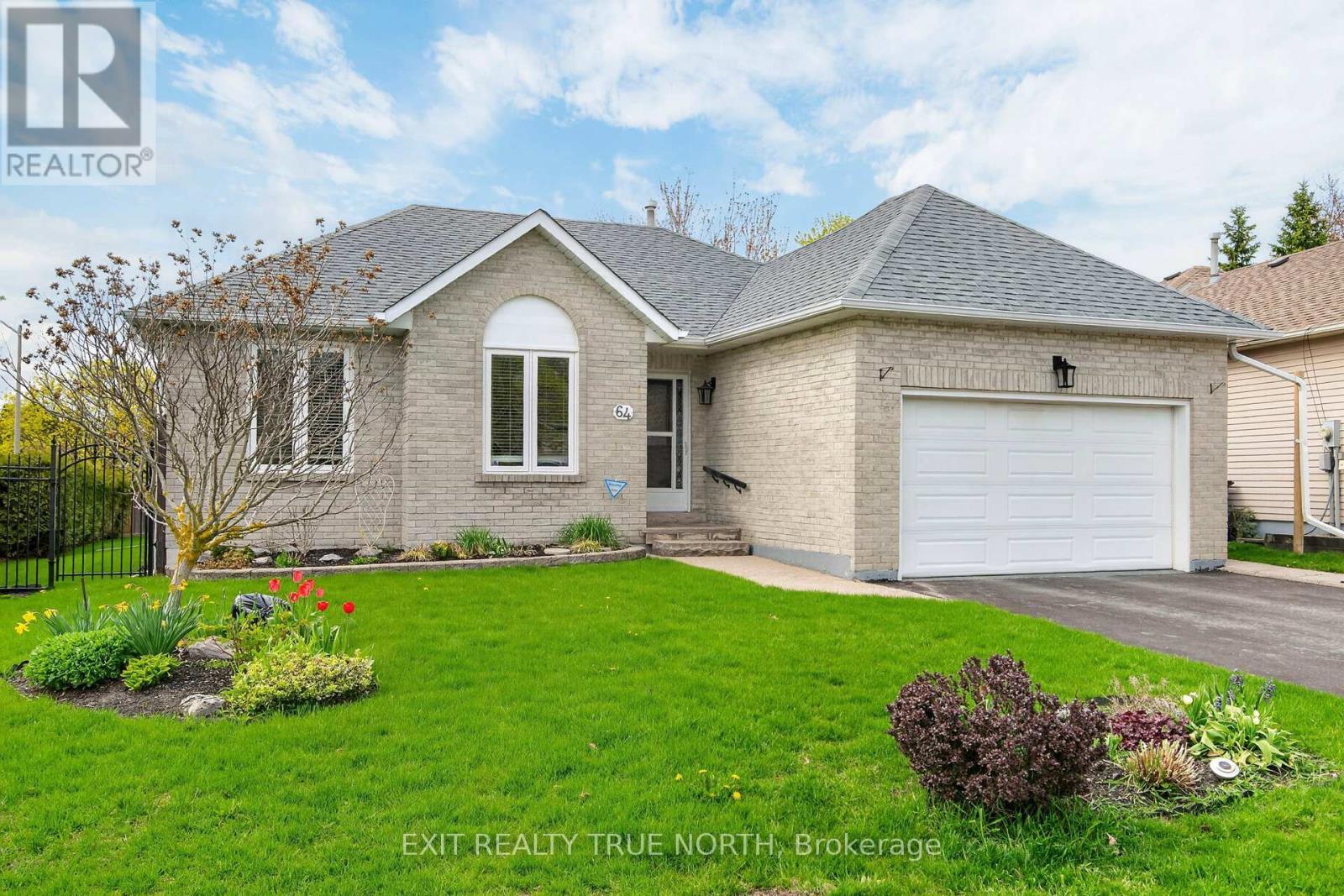 64 GOSNEY CRESCENT, Barrie, Ontario