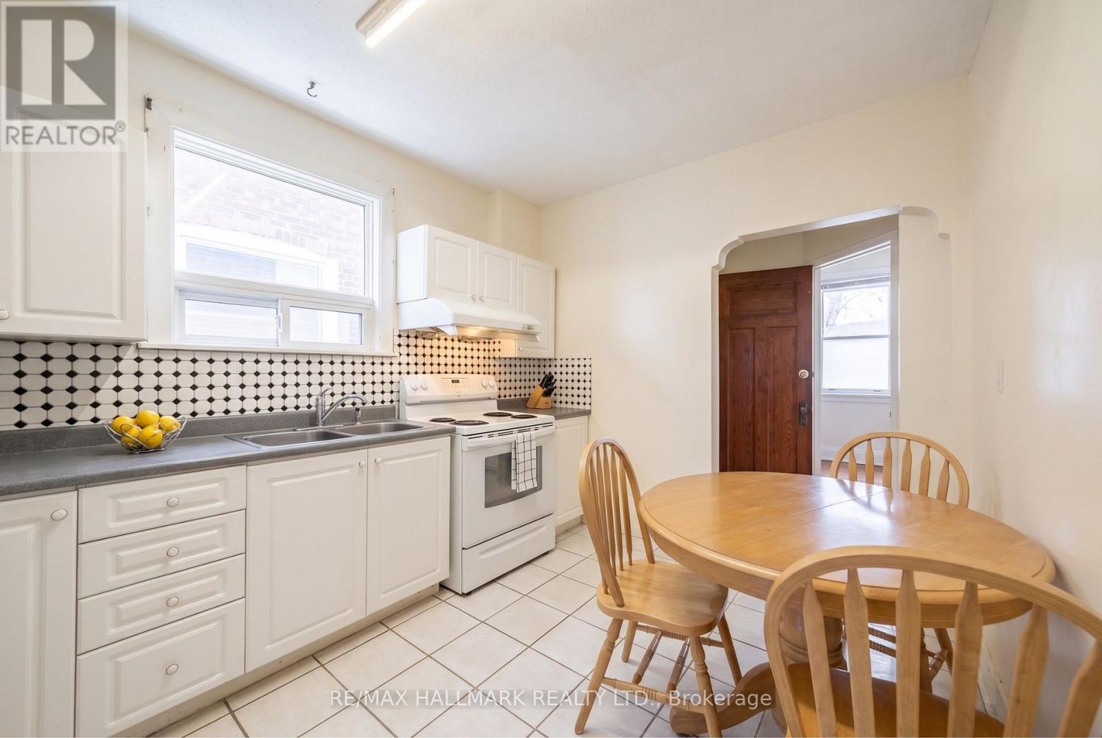 31 Gates Avenue, Toronto, Ontario  M4C 1T1 - Photo 10 - E13153222