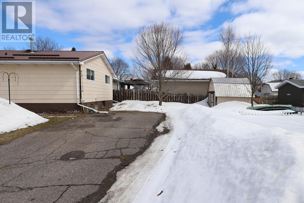 379 Chambers Ave, Sault Ste. Marie, Ontario  P6A 4W4 - Photo 6 - SM260679