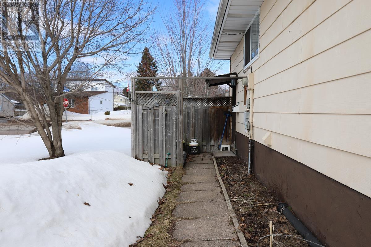 379 Chambers Ave, Sault Ste. Marie, Ontario  P6A 4W4 - Photo 8 - SM260679