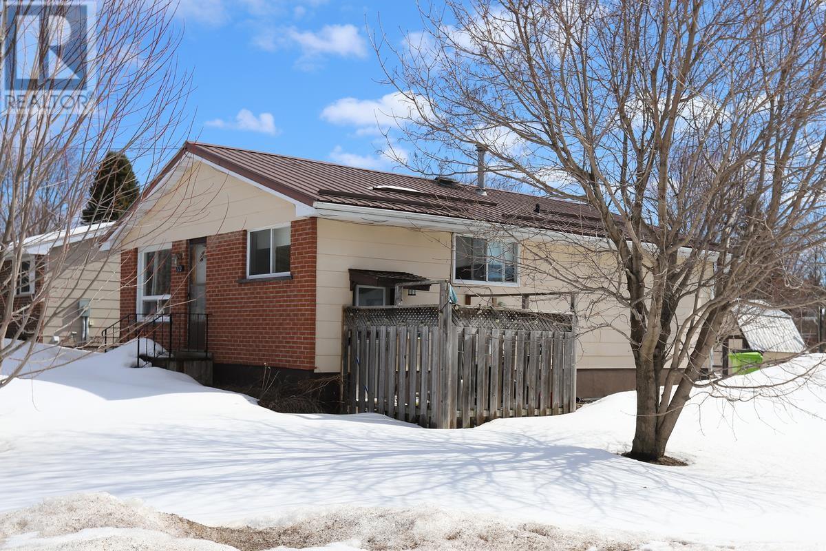 379 Chambers Ave, Sault Ste. Marie, Ontario  P6A 4W4 - Photo 3 - SM260679