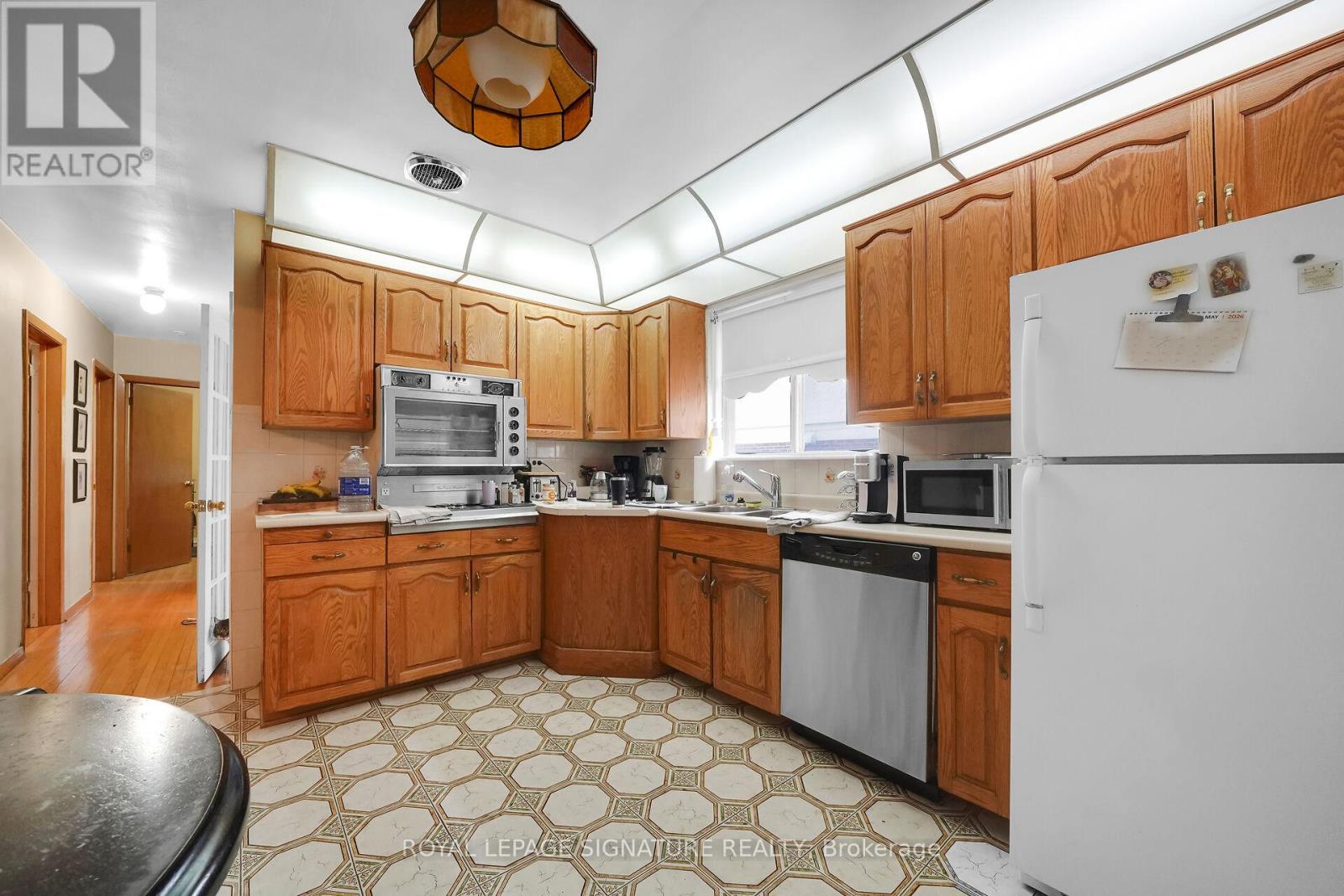 22 Hamptonbrook Drive, Toronto, Ontario  M9P 1A1 - Photo 11 - W13153842