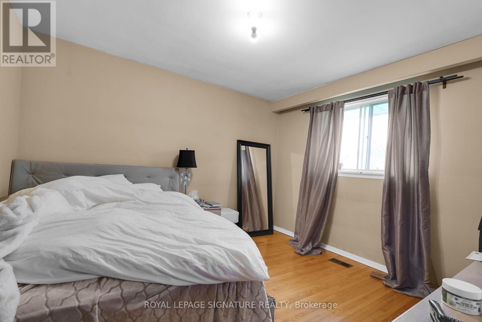 22 Hamptonbrook Drive, Toronto, Ontario  M9P 1A1 - Photo 18 - W13153842