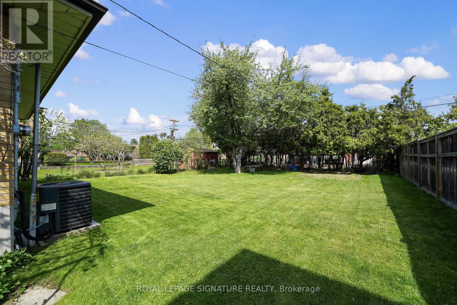 22 Hamptonbrook Drive, Toronto, Ontario  M9P 1A1 - Photo 29 - W13153842