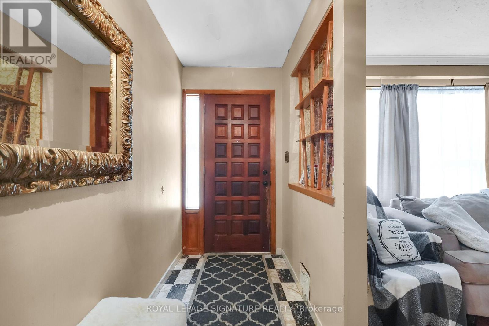 22 Hamptonbrook Drive, Toronto, Ontario  M9P 1A1 - Photo 4 - W13153842