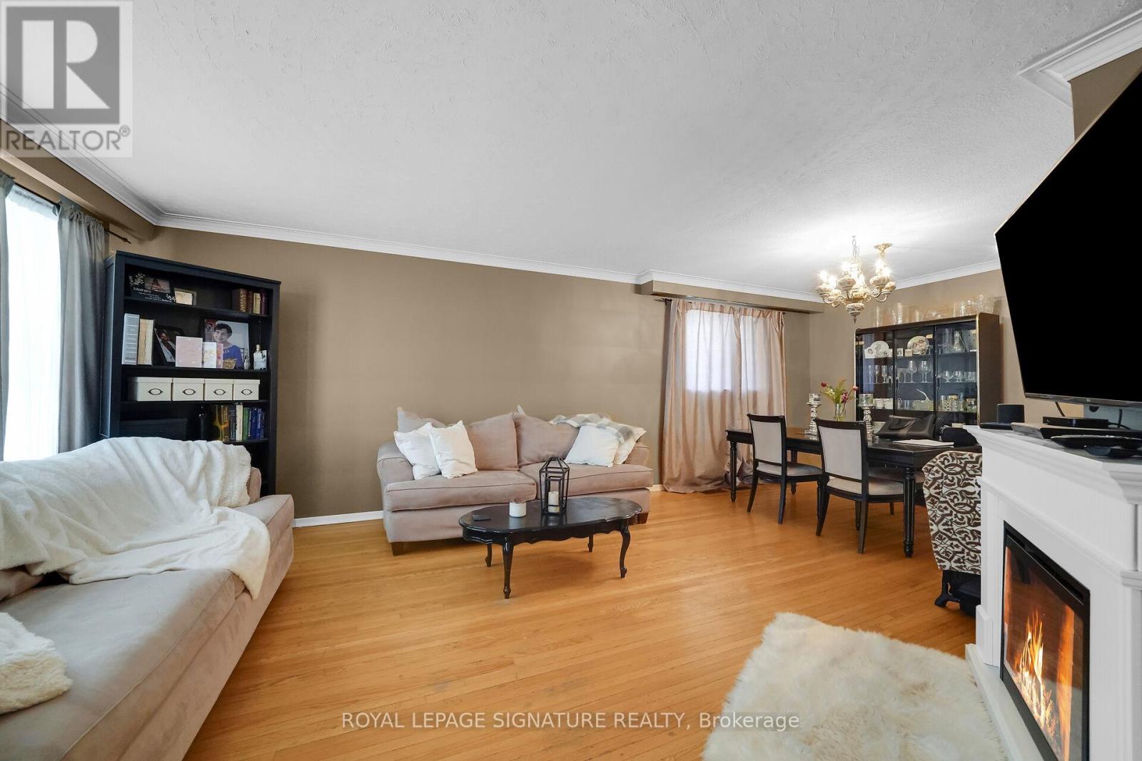 22 Hamptonbrook Drive, Toronto, Ontario  M9P 1A1 - Photo 7 - W13153842