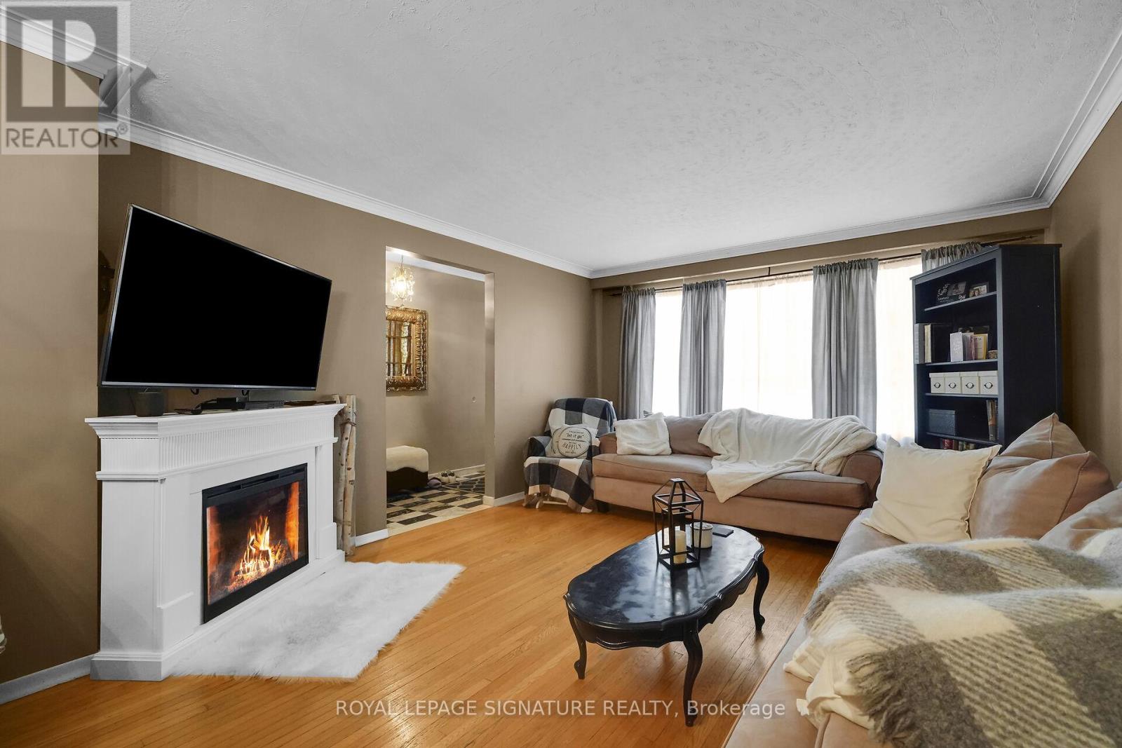 22 Hamptonbrook Drive, Toronto, Ontario  M9P 1A1 - Photo 8 - W13153842