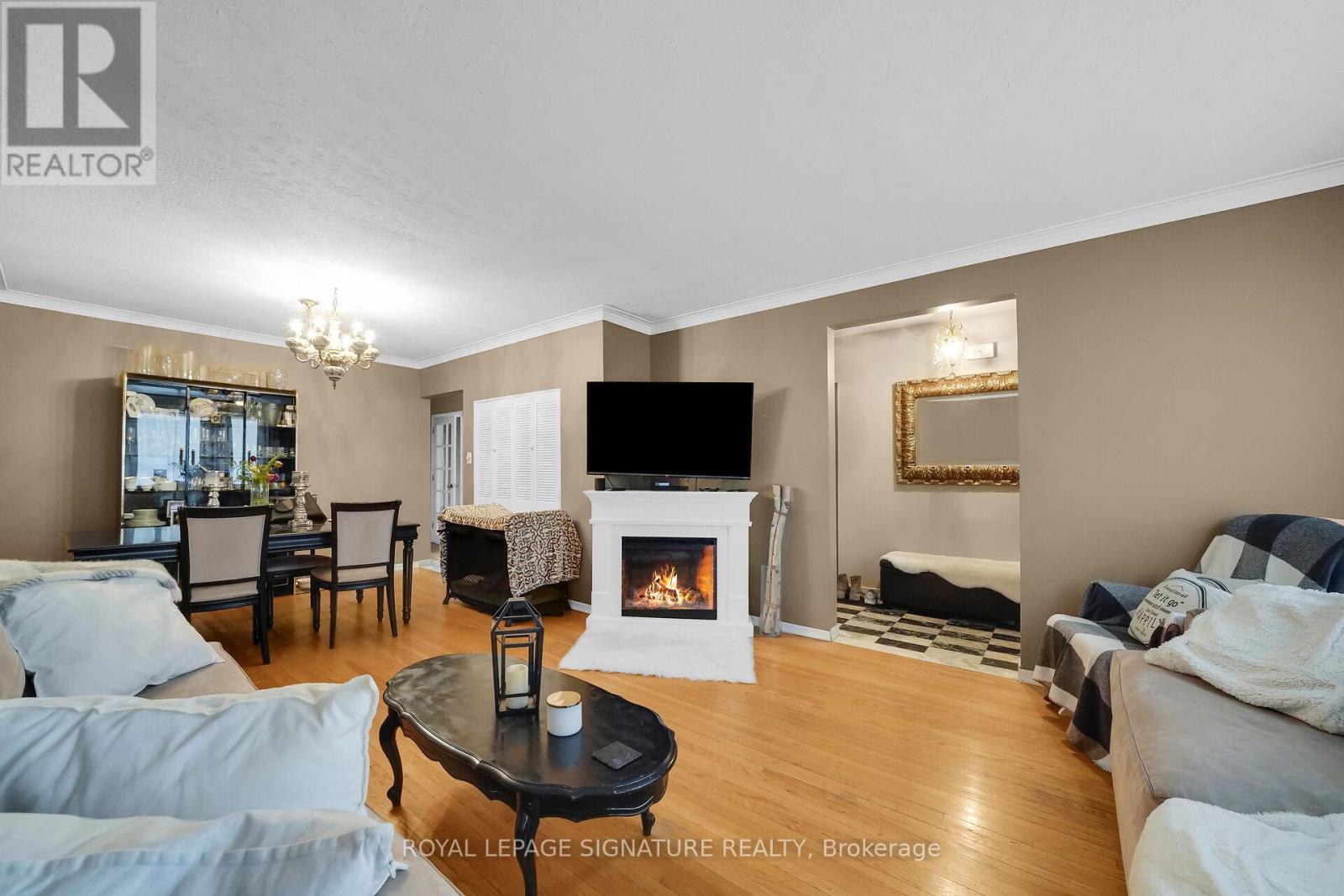 22 Hamptonbrook Drive, Toronto, Ontario  M9P 1A1 - Photo 9 - W13153842