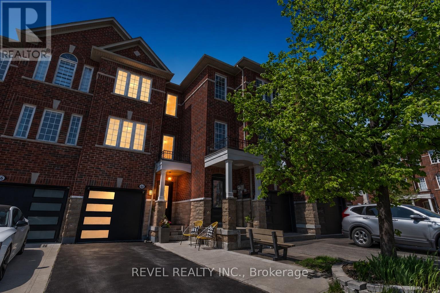 44 DENISON AVENUE, Brampton, Ontario