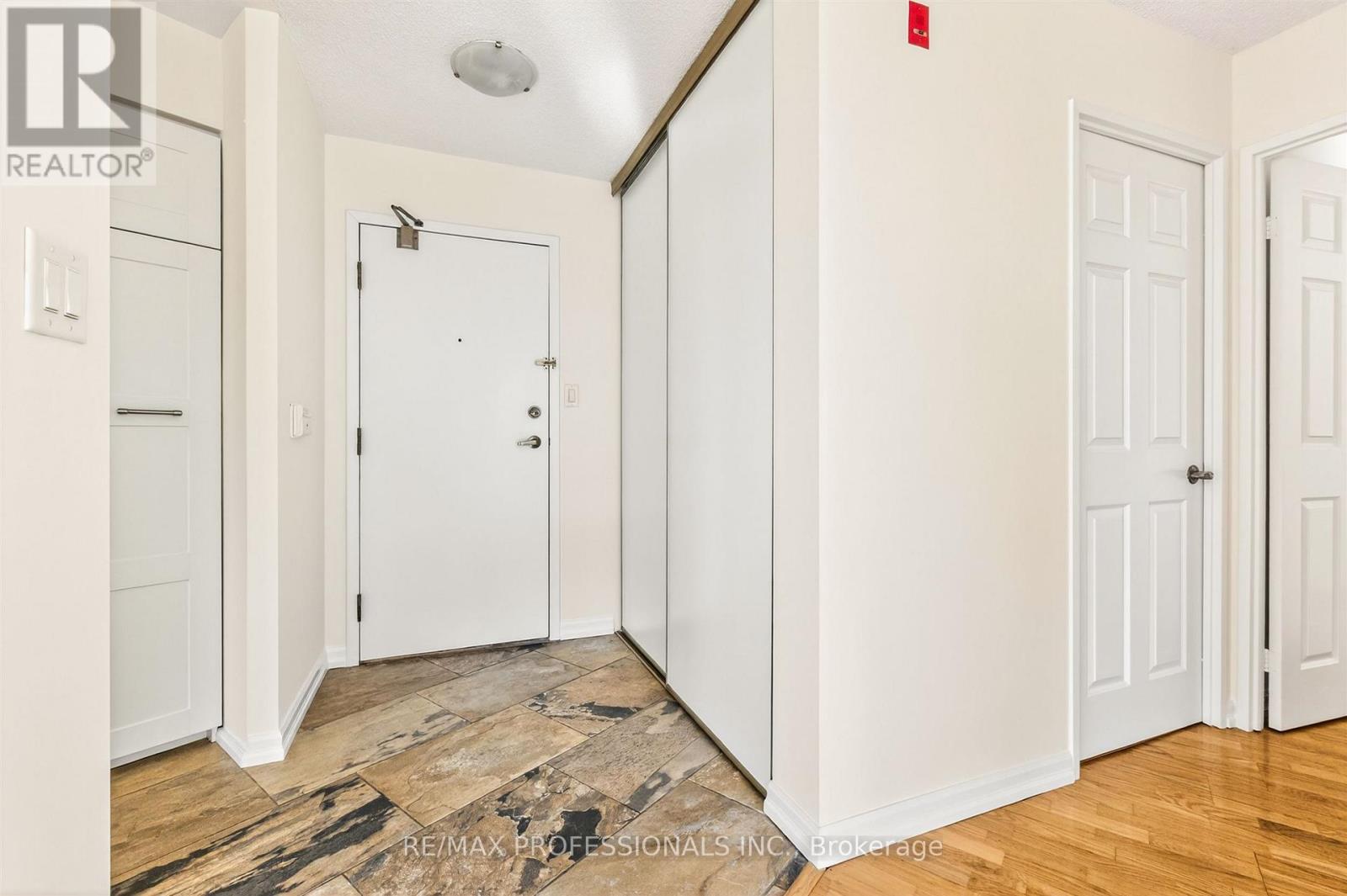 620 - 20 Southport Street, Toronto, Ontario M6S 4Y8 - Photo 4 - W13153902