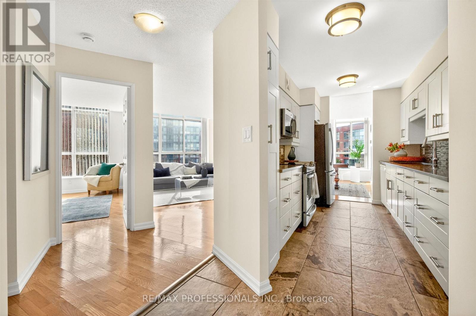 620 - 20 Southport Street, Toronto, Ontario M6S 4Y8 - Photo 5 - W13153902