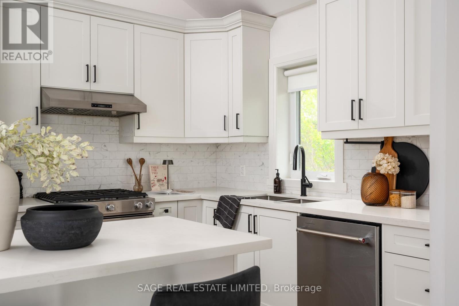 7 Rathgar Avenue, Toronto, Ontario  M9C 2E7 - Photo 5 - W13153932