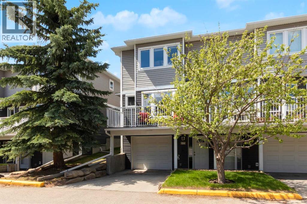 675 Regal Park NE, Calgary, Alberta  T2E 0S6 - Photo 4 - A2311479