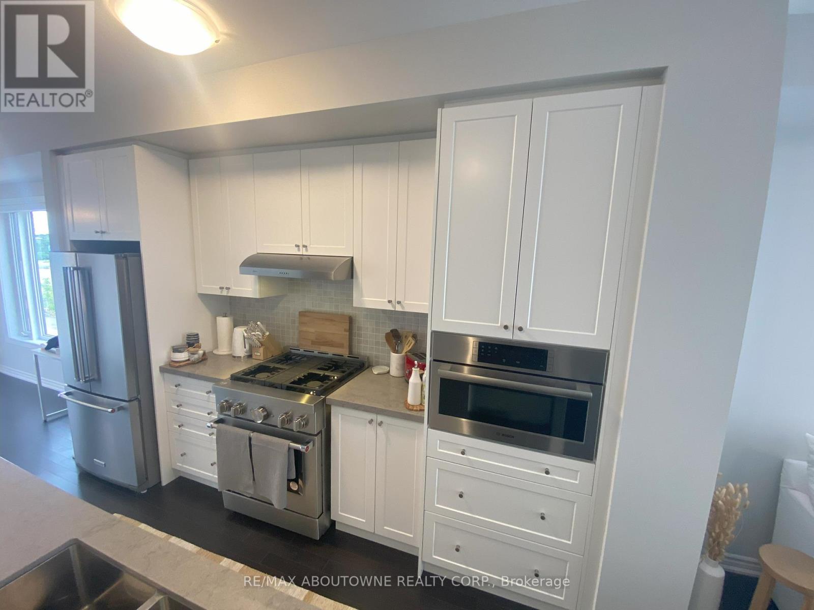 8 - 348 Wheat Boom Drive, Oakville, Ontario  L6H 3V6 - Photo 4 - W13154152