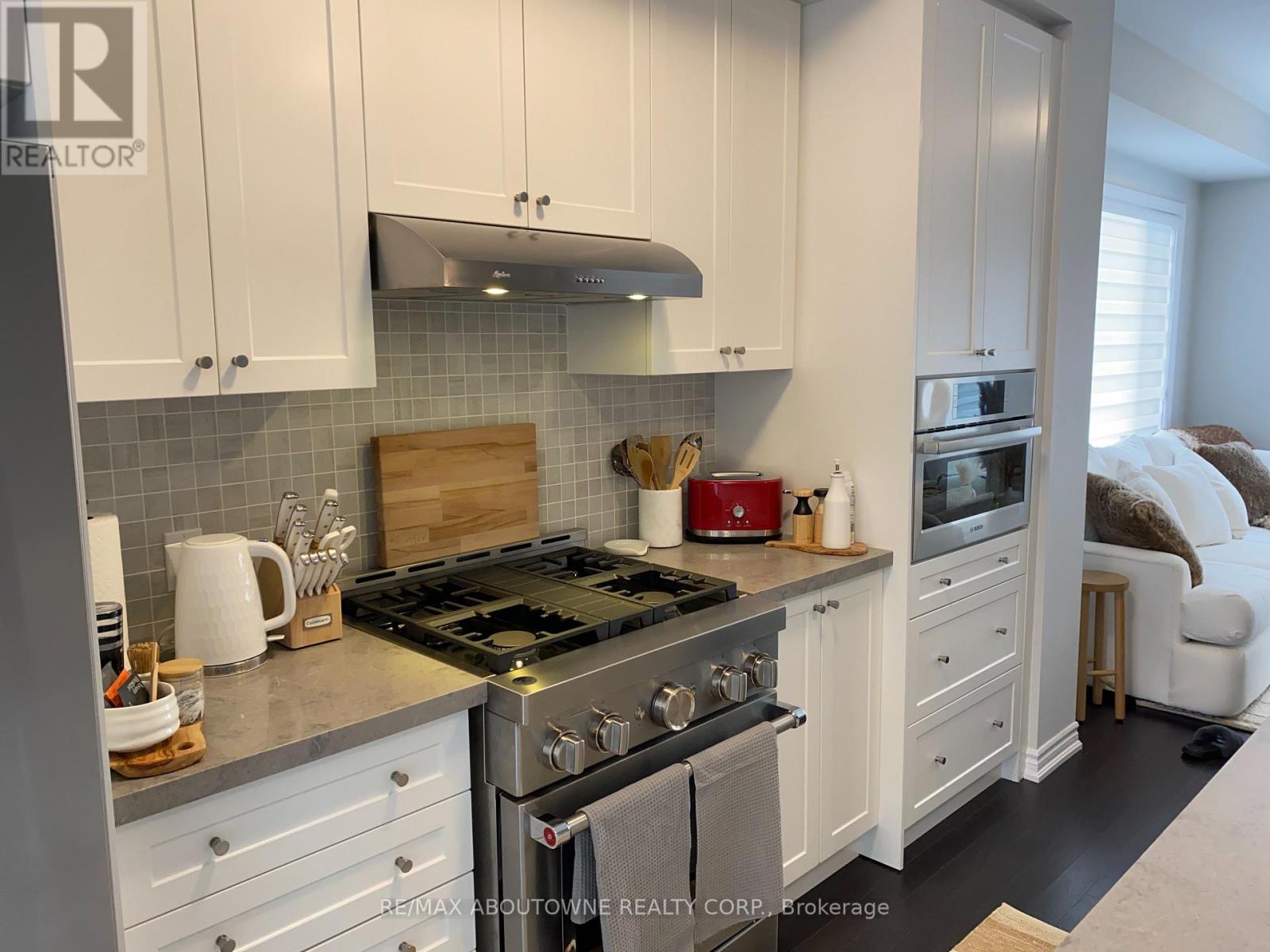 8 - 348 Wheat Boom Drive, Oakville, Ontario  L6H 3V6 - Photo 5 - W13154152