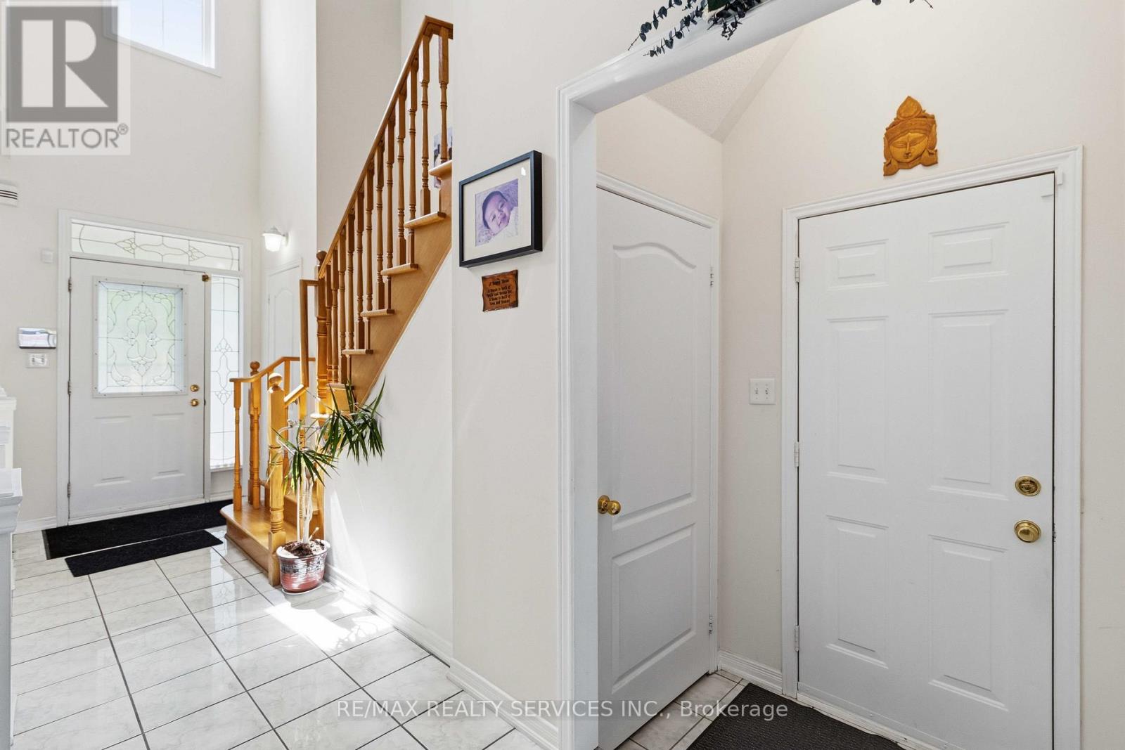 82 Mainard Crescent, Brampton, Ontario  L6R 2T8 - Photo 5 - W13154258