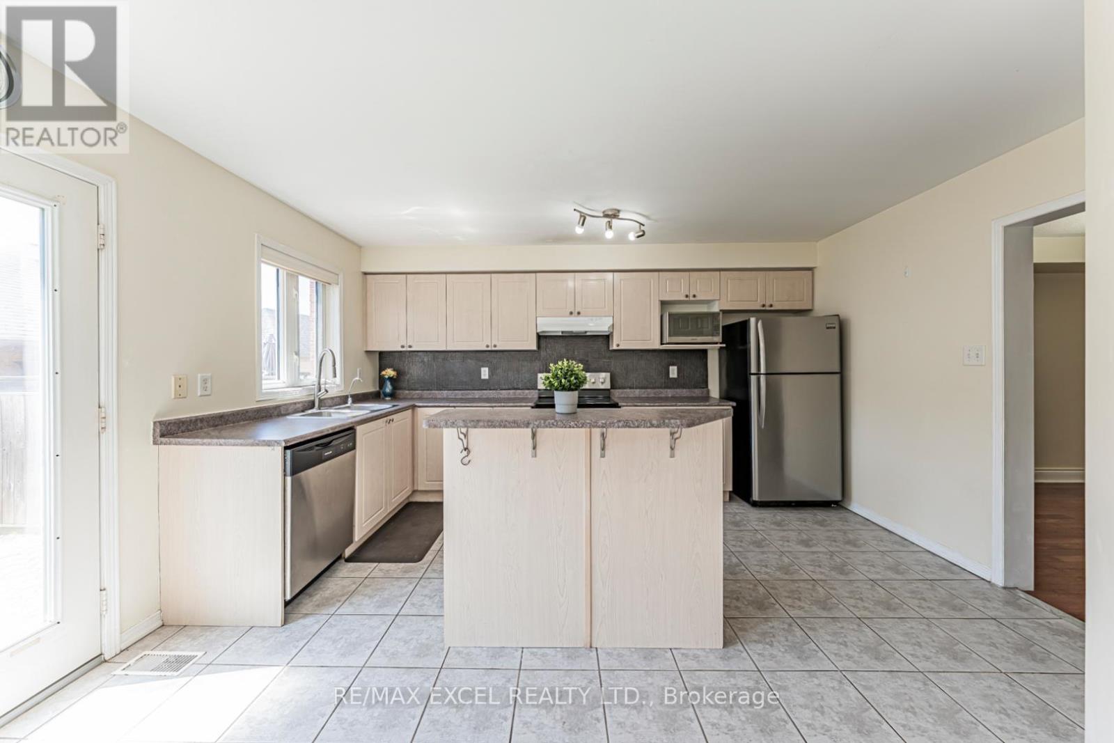 98 Georgian Drive, Oakville, Ontario  L6H 6V1 - Photo 11 - W13154312