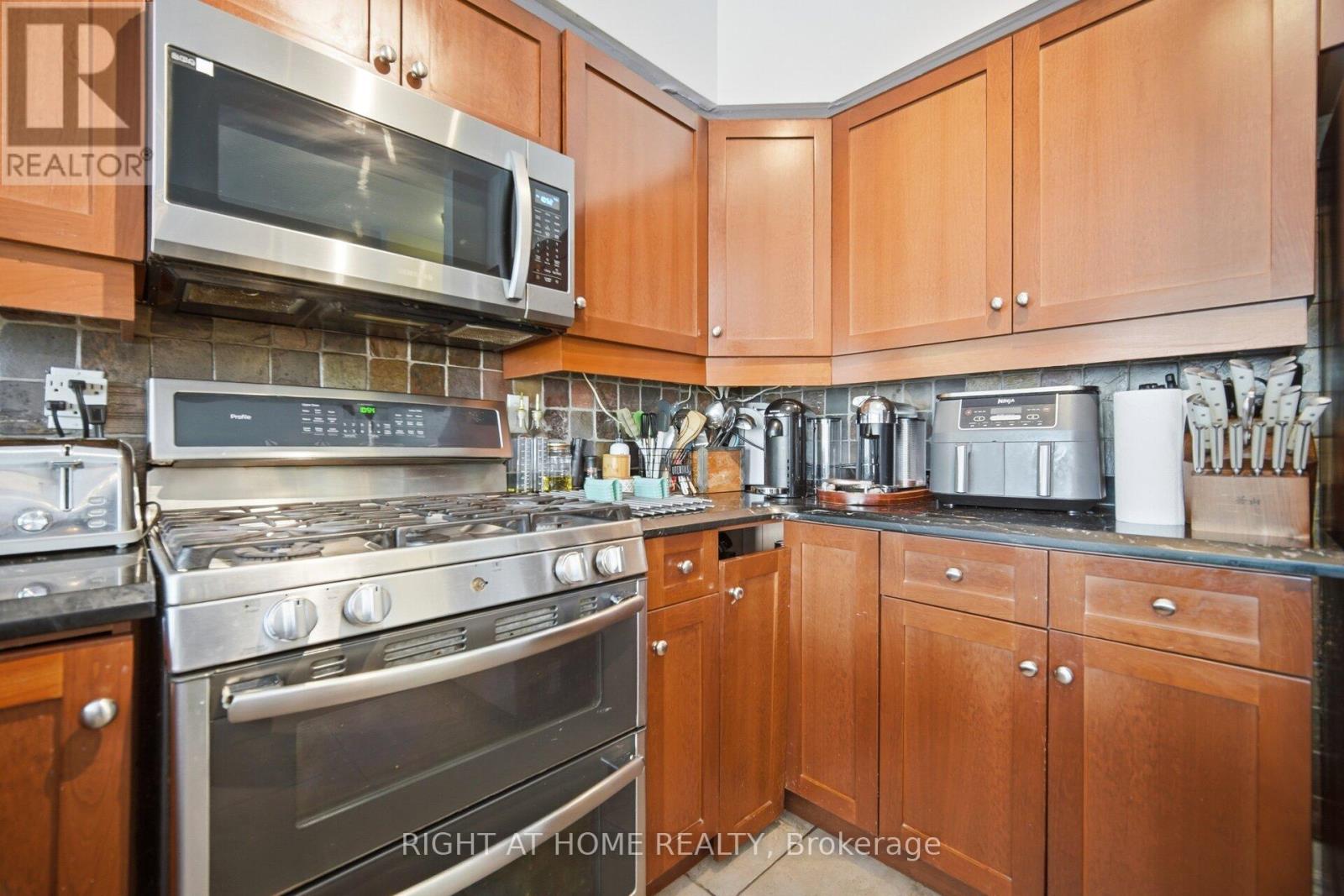 2233 Littondale Lane, Oakville, Ontario  L6M 0B7 - Photo 11 - W13154338