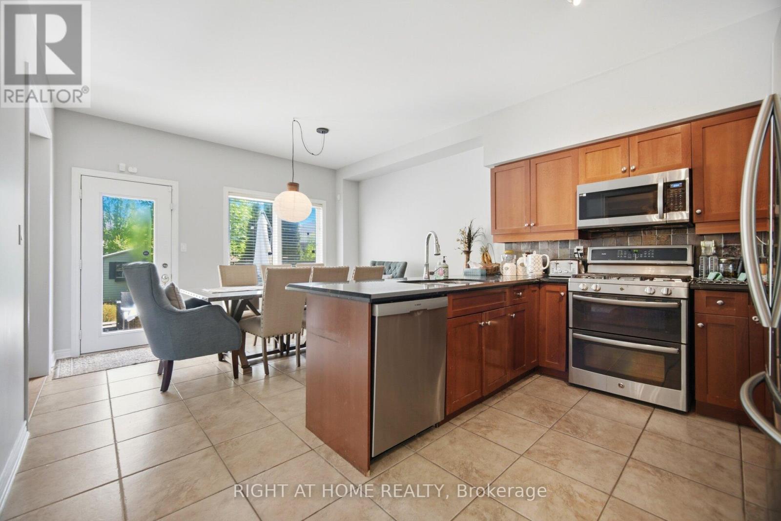2233 Littondale Lane, Oakville, Ontario  L6M 0B7 - Photo 15 - W13154338