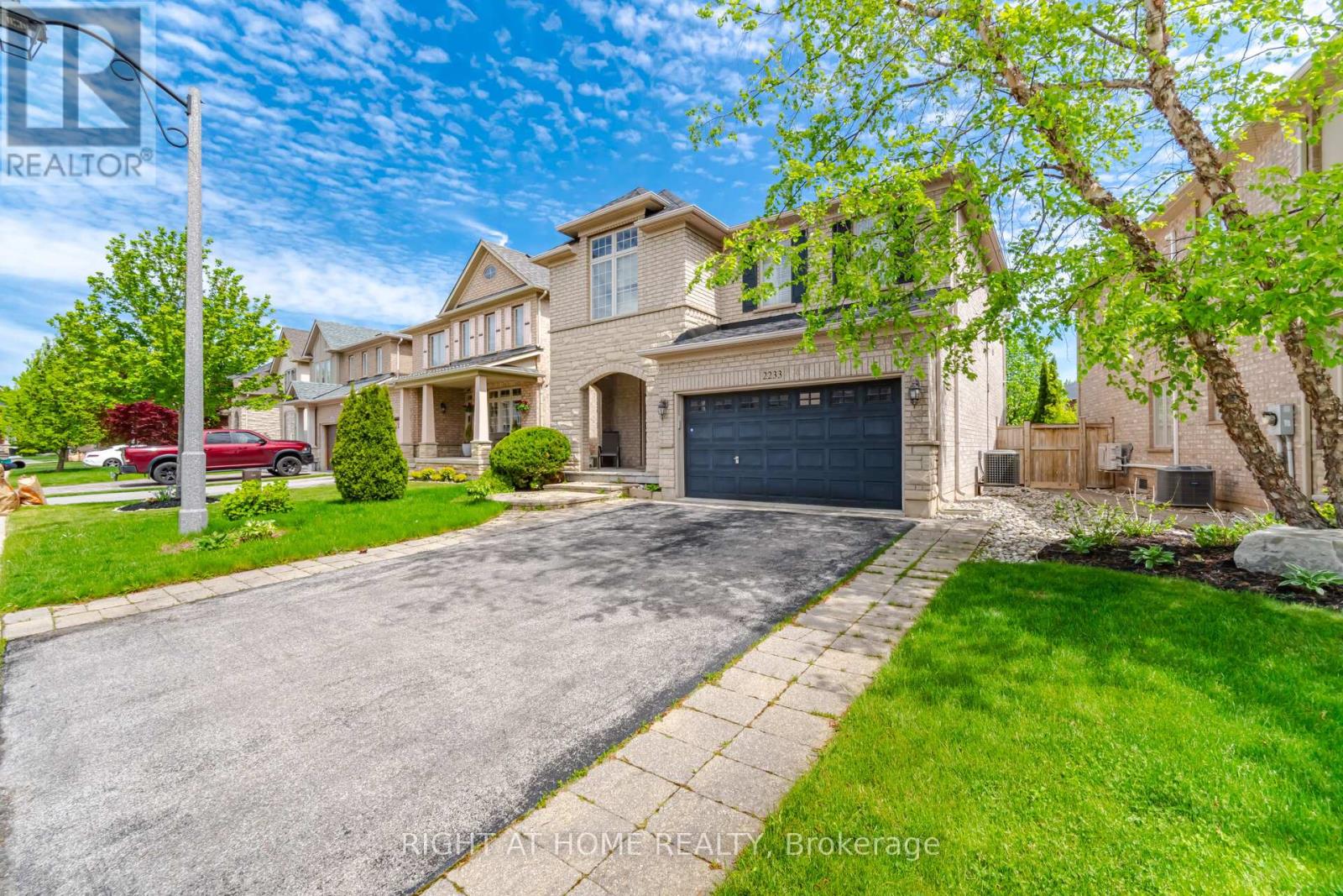 2233 Littondale Lane, Oakville, Ontario  L6M 0B7 - Photo 2 - W13154338