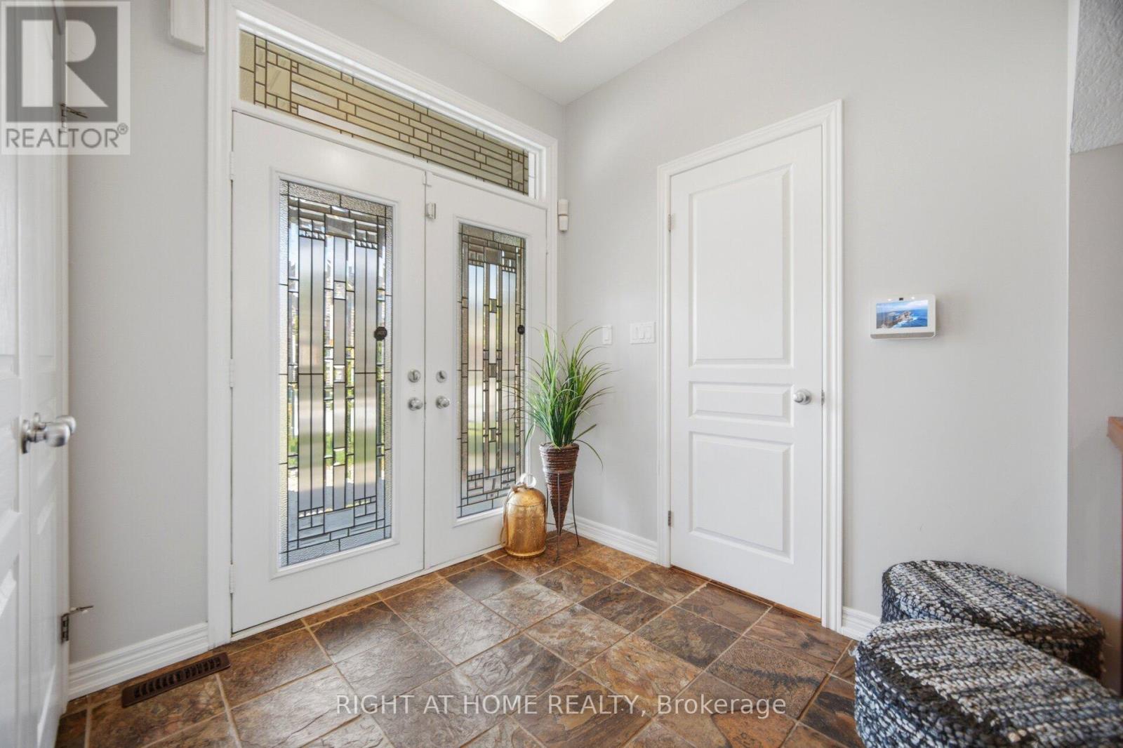 2233 Littondale Lane, Oakville, Ontario  L6M 0B7 - Photo 4 - W13154338