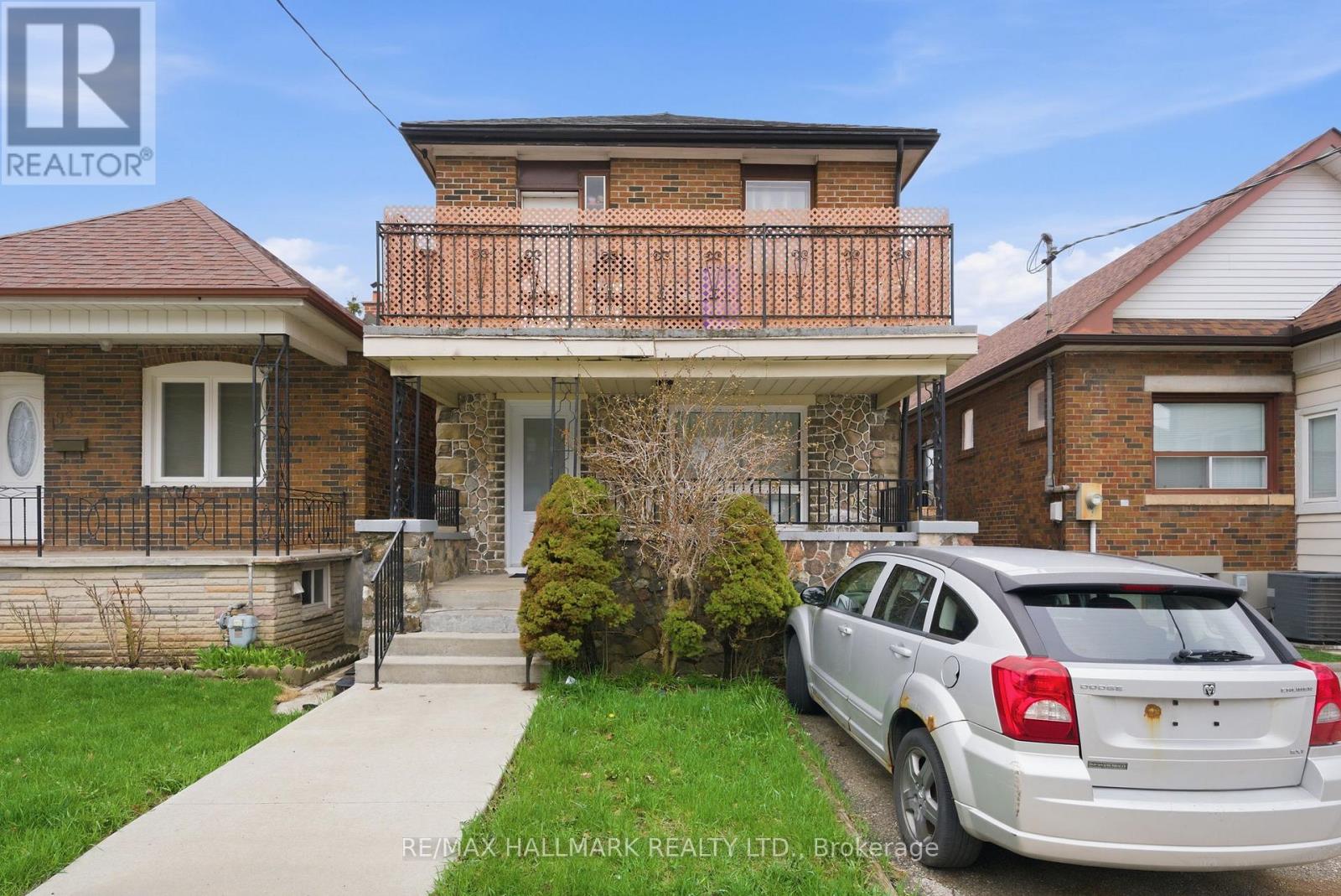 196 Livingstone Avenue, Toronto, Ontario  M6E 2M2 - Photo 4 - W13154352